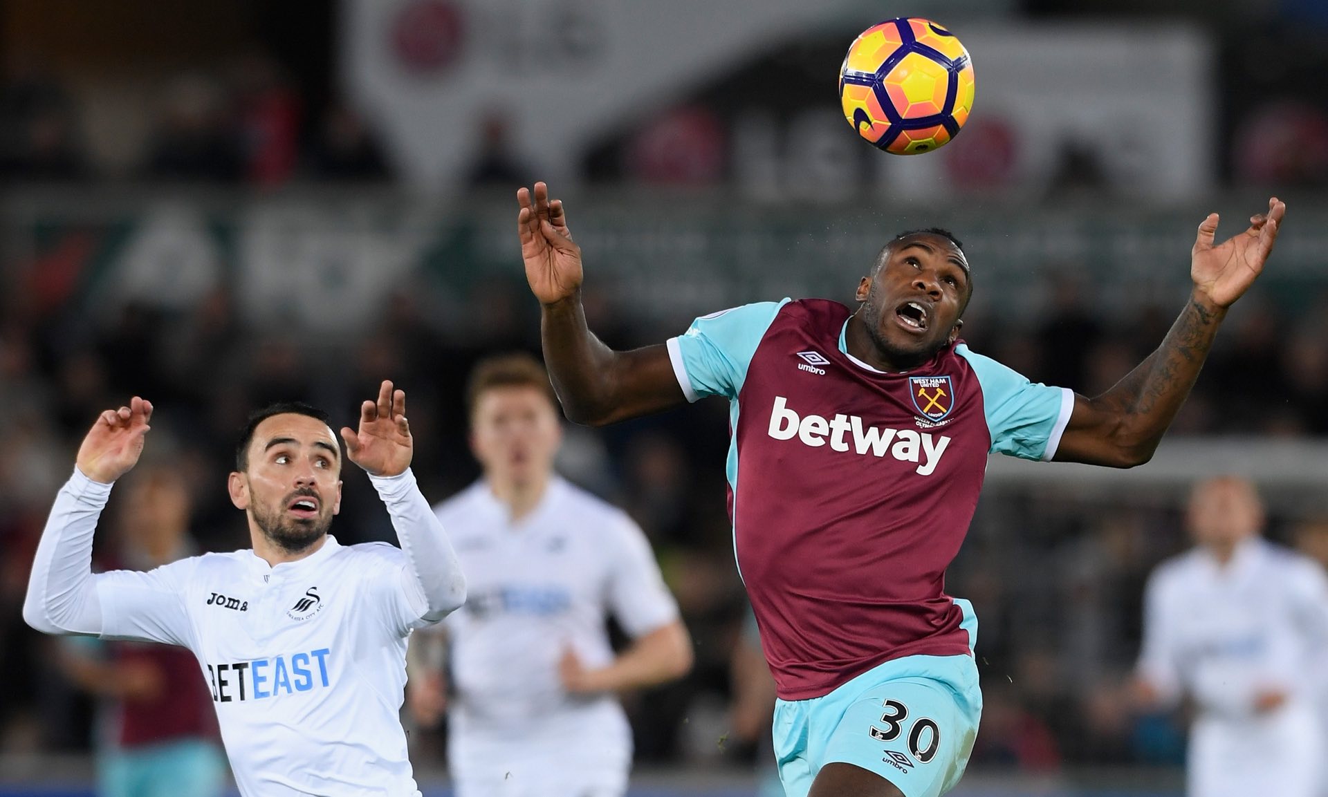 尹鴻博更新社媒回應球迷批評：請講普通話 小赤佬 滾.